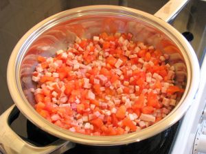 Каннеллони с беконом под томатным соусом