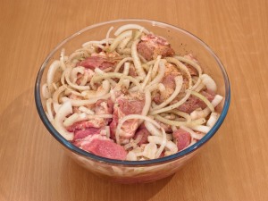 Шашлык из свинины, маринованный в уксусе