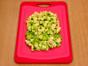 Салат с авокадо, яблоком и куриным филе
