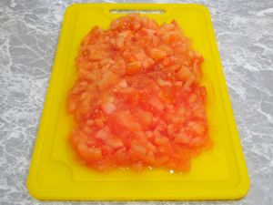 Куриное филе под томатным соусом с базиликом