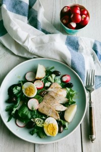 Зеленый салат с курицей