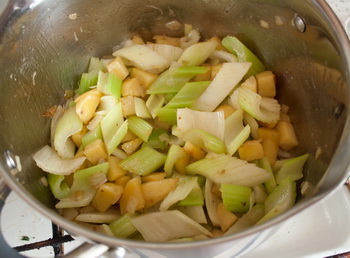 Крем суп из стеблевого сельдерея с картофелем