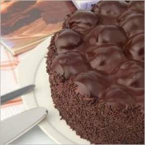 Шоколадный торт мусс с ромом и изюмом