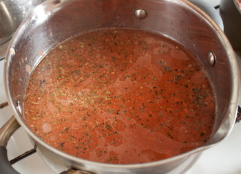 Мясной суп с макаронами и базиликом